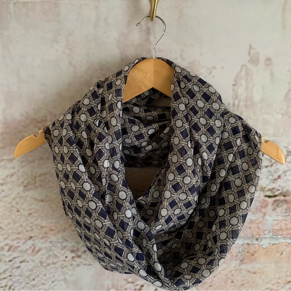 Geometric Print Infinity Scarf - Navy and Gray